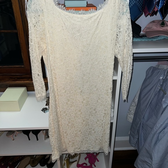 🤍🤍DVF🤍🤍PRISTINE cream lace Zarita classic mini dress. Size 12 worn once! - Picture 4 of 9